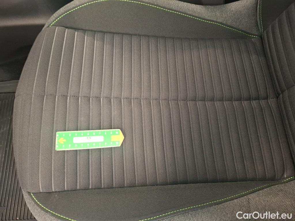 Peugeot  208 PEUGEOT  / 2023 / 5P / Berline PureTech 100 S&S Active #37