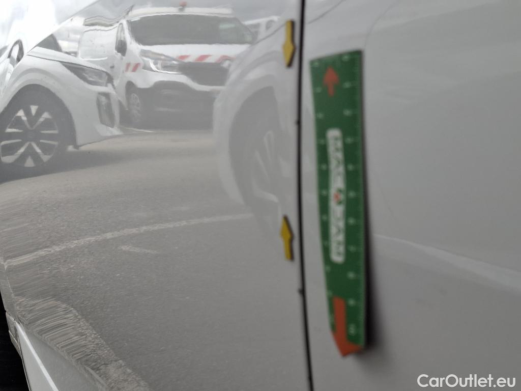  Peugeot  208 PEUGEOT  / 2023 / 5P / Berline PureTech 100 S&S Active #19
