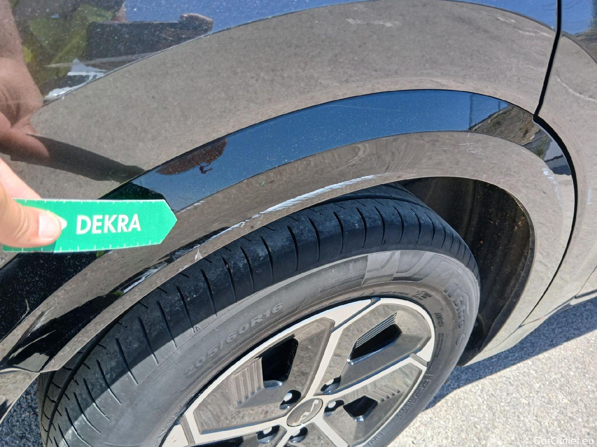  KIA  Niro KIA  / 2022 / 5P / crossover 1.6 GDi HEV 104kW (141CV) Drive #44