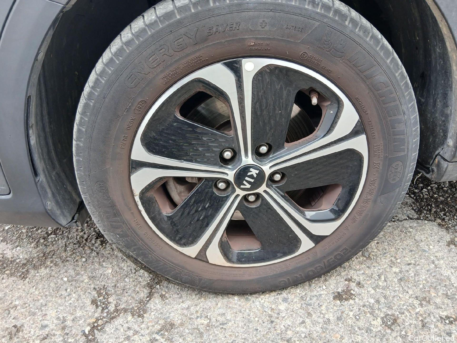  KIA  XCeed KIA  1.6 GDi PHEV 104kW (141CV) eDrive  #9