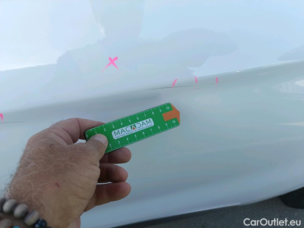  Hyundai   Ioniq HYUNDAI / 2019 / 5P / berlina con portón 1.6 GDI PHEV Klass DCT #4