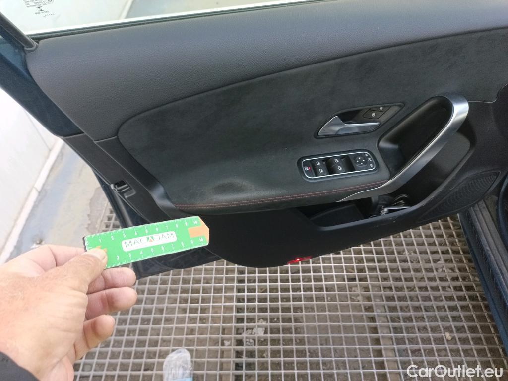  Mercedes  A-Klasse MERCEDES-BENZ Clase A / 2018 / 5P / berlina con portón A 200 #11