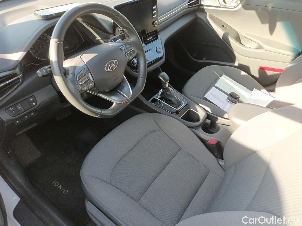  Hyundai   Ioniq HYUNDAI / 2019 / 5P / berlina con portón 1.6 GDI PHEV Klass DCT #16
