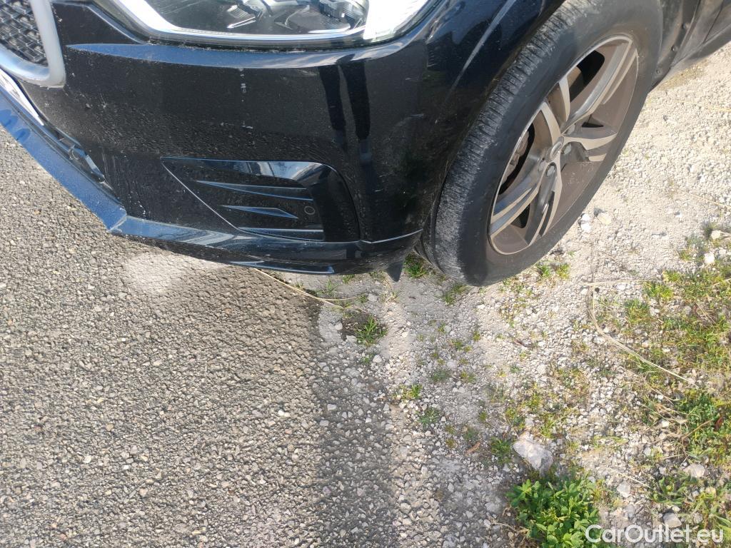  Volvo  XC60 VOLVO  / 2017 / 5P / todoterreno 2.0 T4 R-Design Auto #3