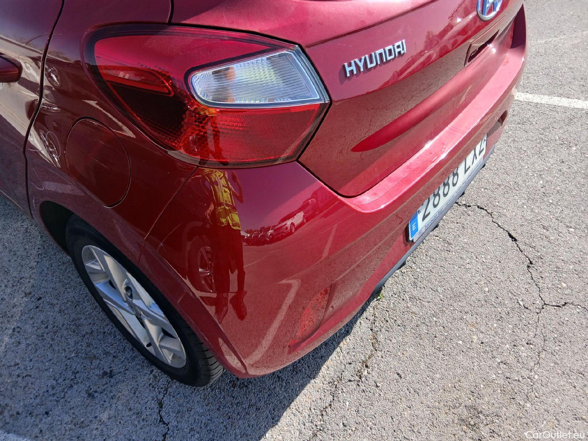  Hyundai  i10 HYUNDAI  / 2020 / 5P / berlina con portón 1.0 Klass #21
