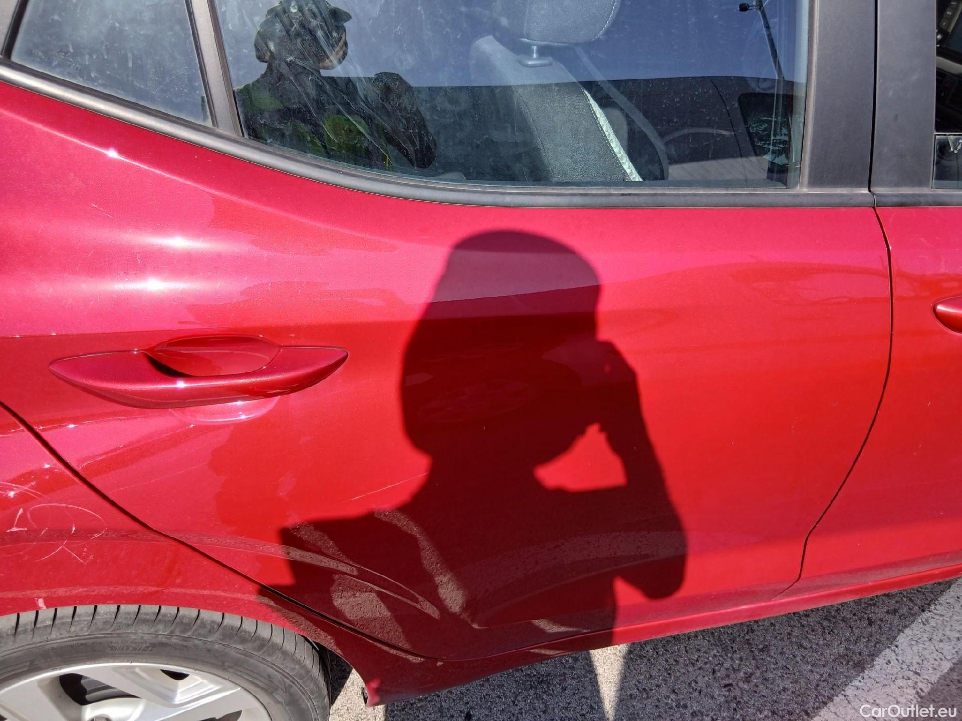  Hyundai  i10 HYUNDAI  / 2020 / 5P / berlina con portón 1.0 Klass #28