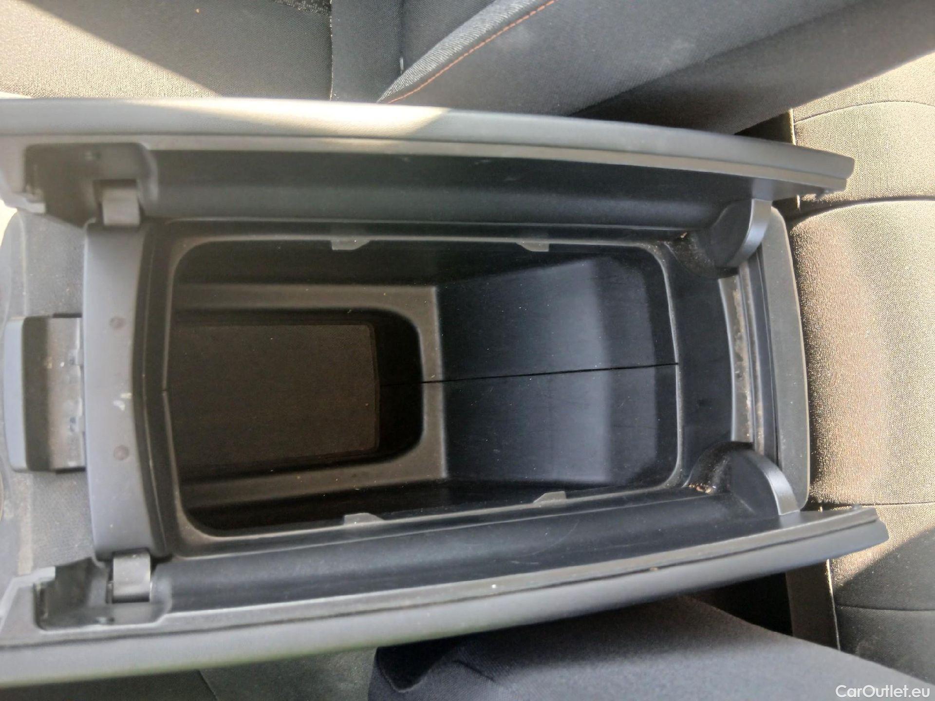  Peugeot  3008 PEUGEOT  / 2020 / 5P / todoterreno 1.5 BlueHDi 96kW S&S Active Pack EAT8 #10