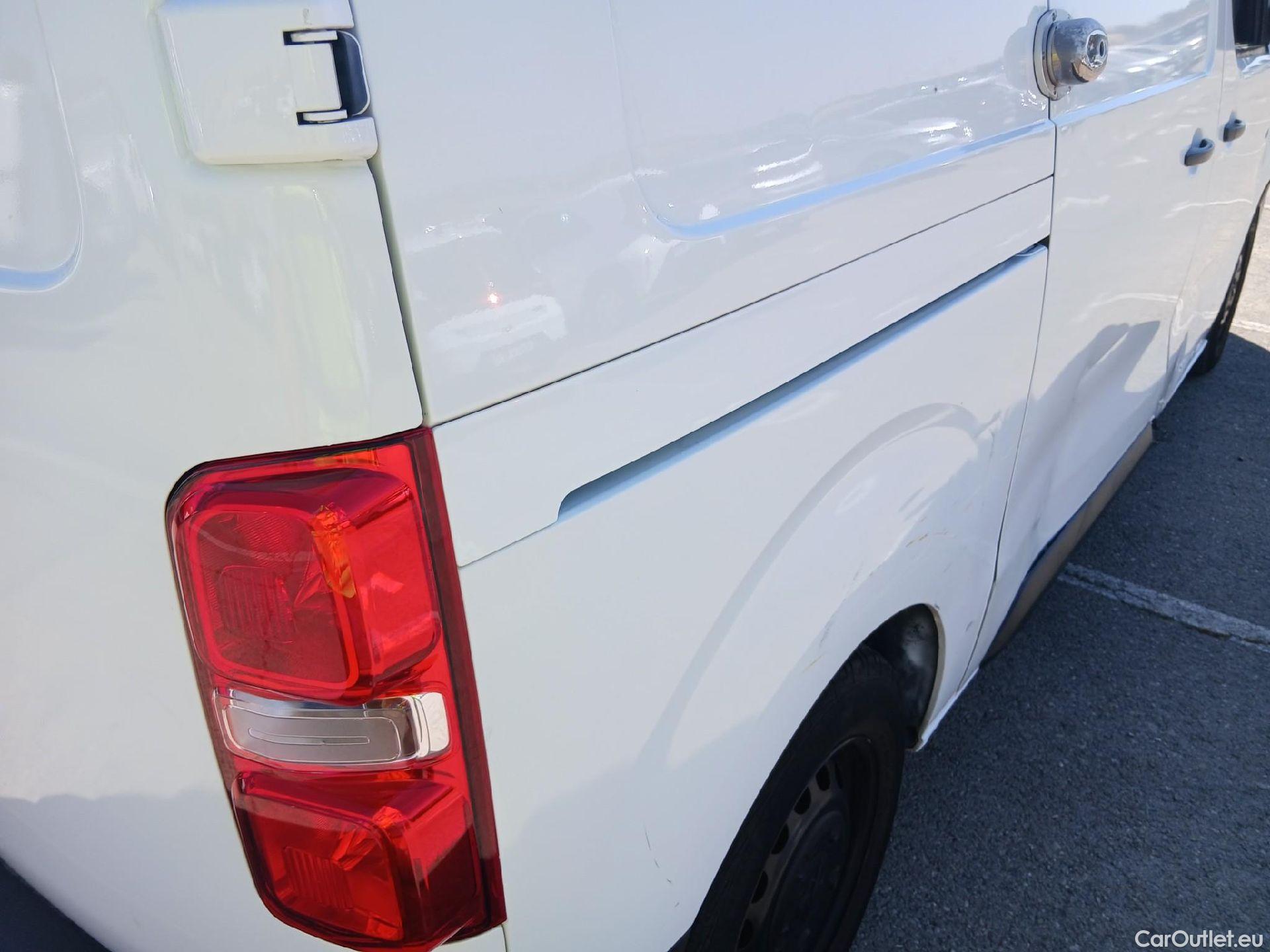  Peugeot  Expert PEUGEOT  / 2016 / 4P / furgón Furgón Premium 1.5 BlueHDi 120 Standard #38