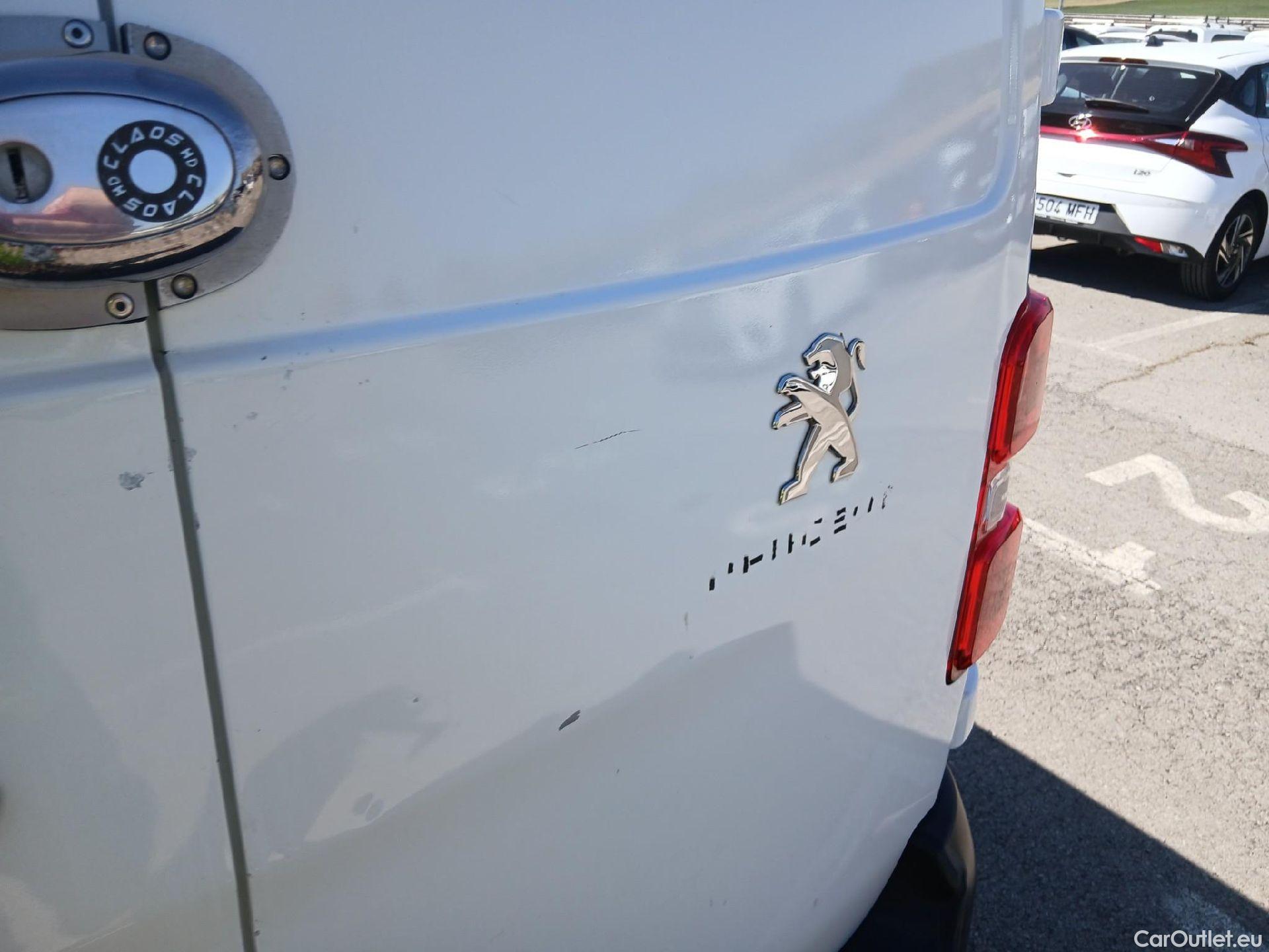  Peugeot  Expert PEUGEOT  / 2016 / 4P / furgón Furgón Premium 1.5 BlueHDi 120 Standard #36