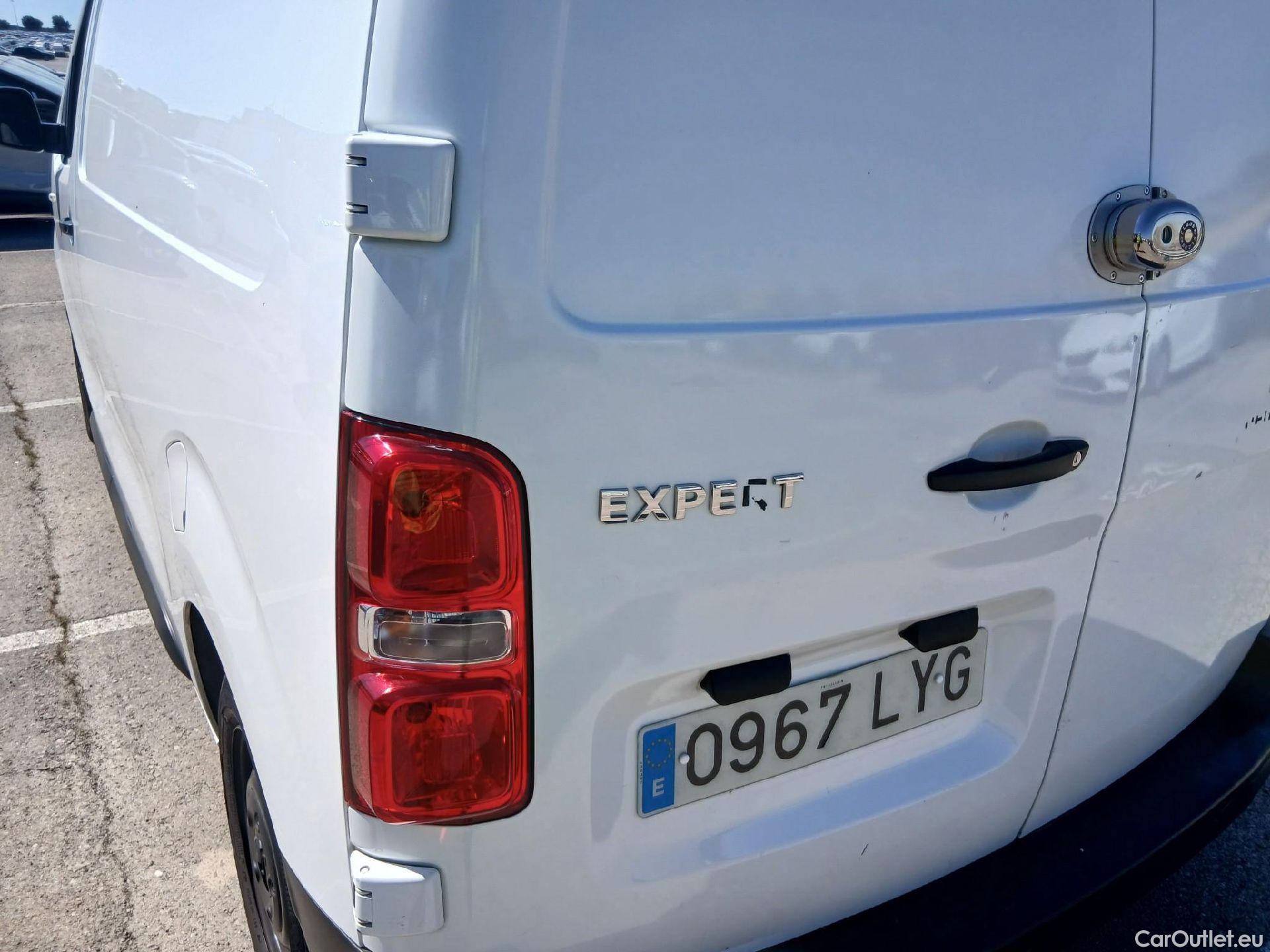  Peugeot  Expert PEUGEOT  / 2016 / 4P / furgón Furgón Premium 1.5 BlueHDi 120 Standard #27