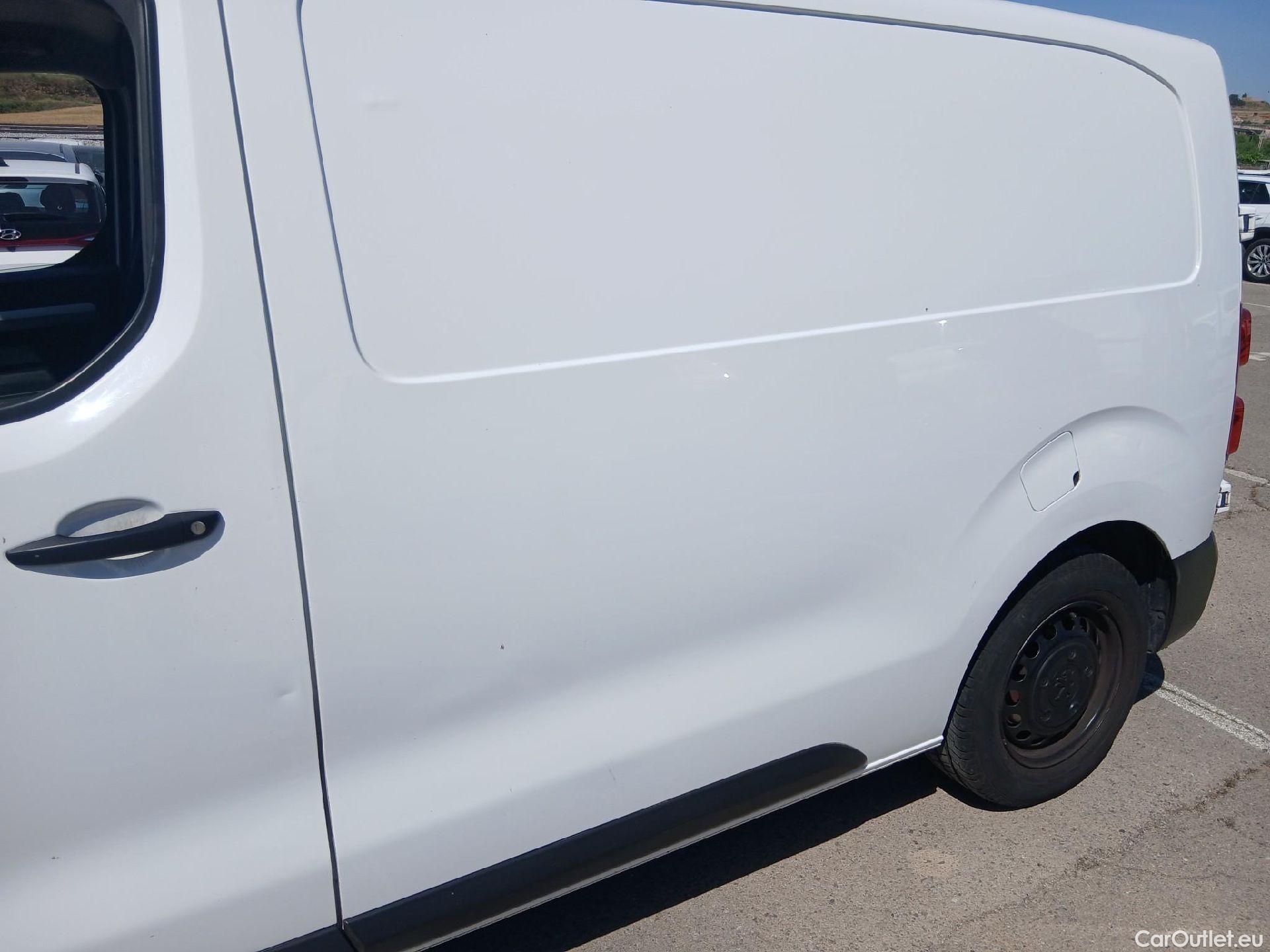  Peugeot  Expert PEUGEOT  / 2016 / 4P / furgón Furgón Premium 1.5 BlueHDi 120 Standard #23