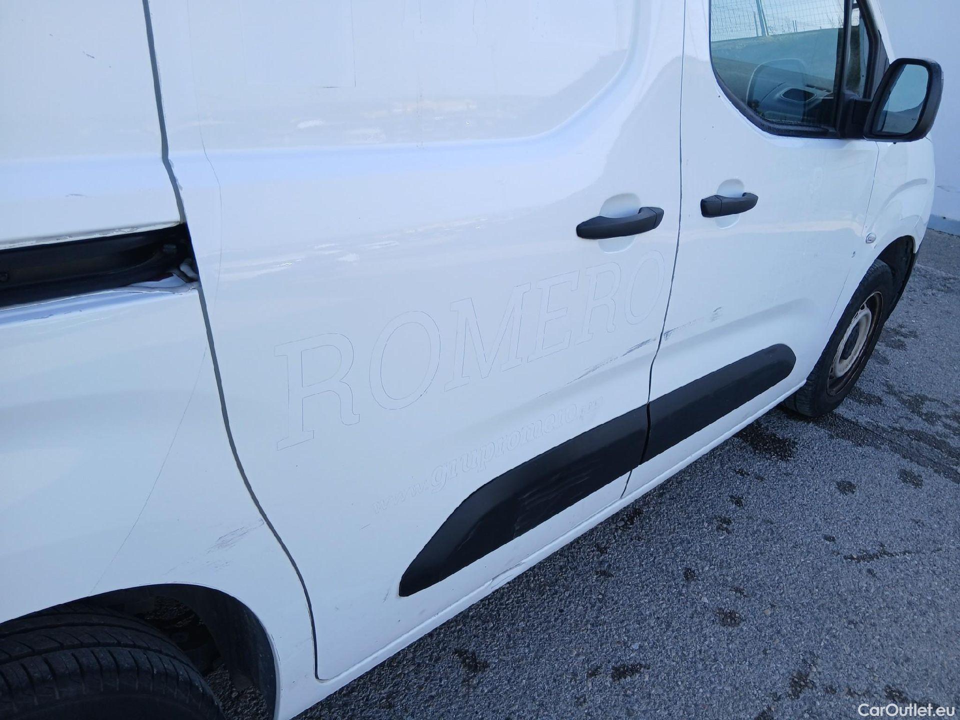  Peugeot  Partner PEUGEOT  / 2018 / 4P / furgón derivado de turismo Premium Standard 600kg BlueHDi 73kW #24