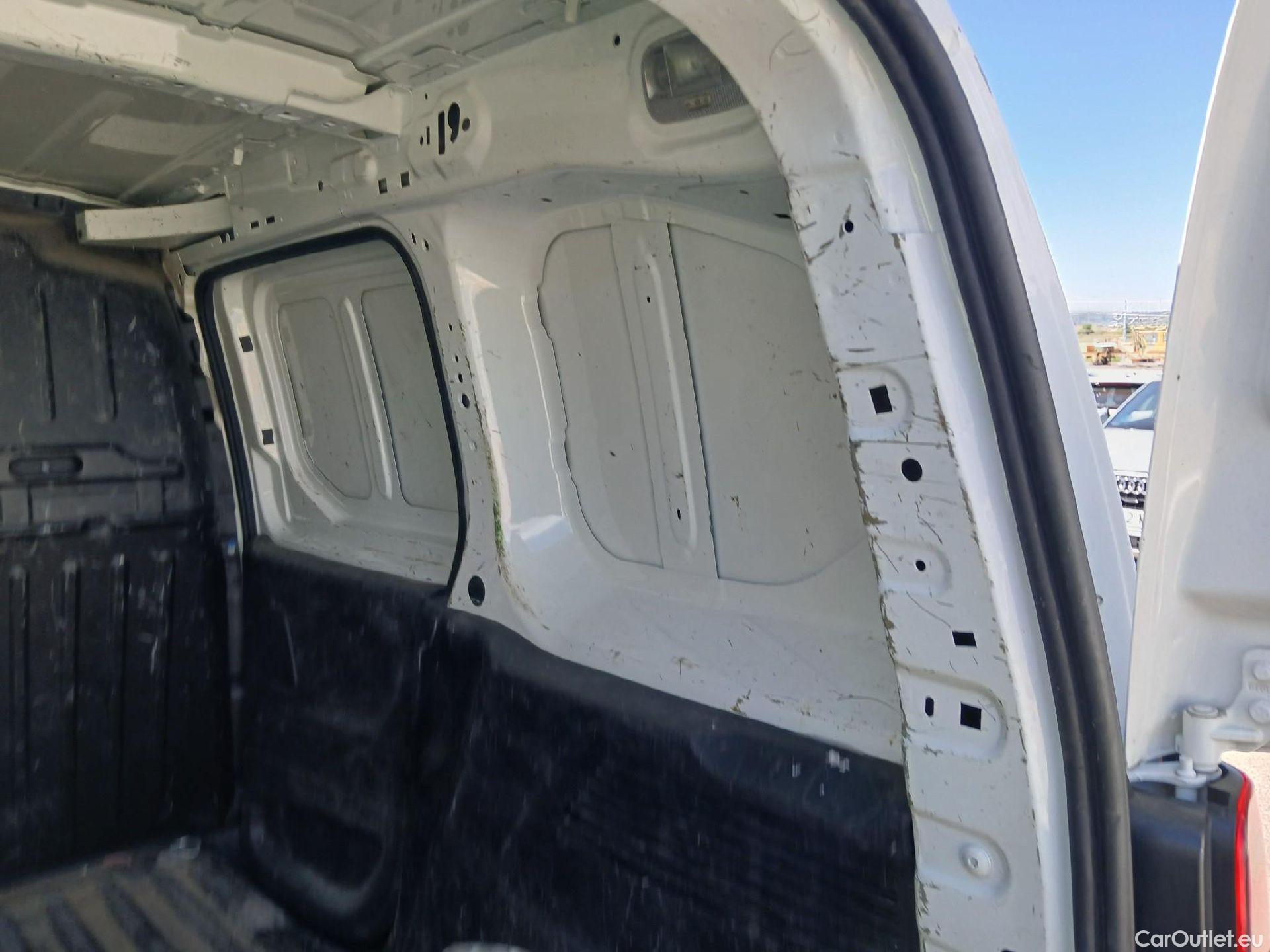  Peugeot  Partner PEUGEOT  / 2018 / 3P / furgón derivado de turismo Pro Standard 600kg BlueHDi 73kW (AC) #10
