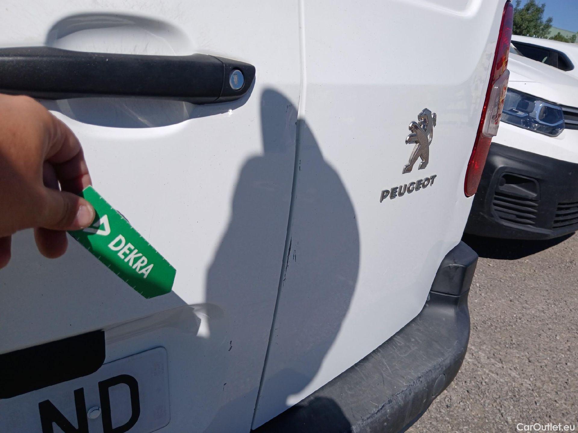  Peugeot  Partner PEUGEOT  / 2018 / 3P / furgón derivado de turismo Pro Standard 600kg BlueHDi 73kW (AC) #48