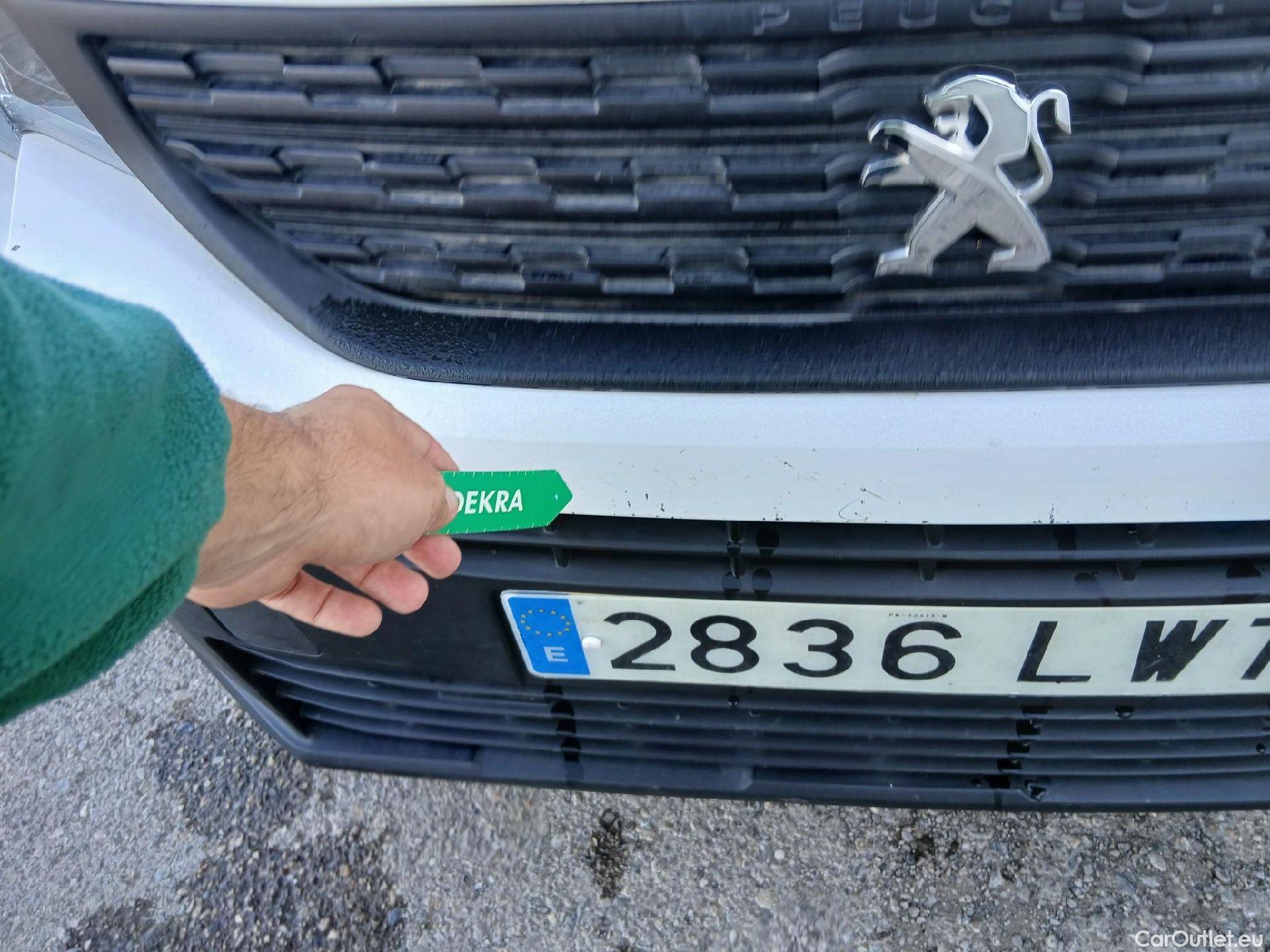  Peugeot  Partner PEUGEOT  / 2018 / 4P / furgón derivado de turismo Premium Standard 600kg BlueHDi 73kW #4
