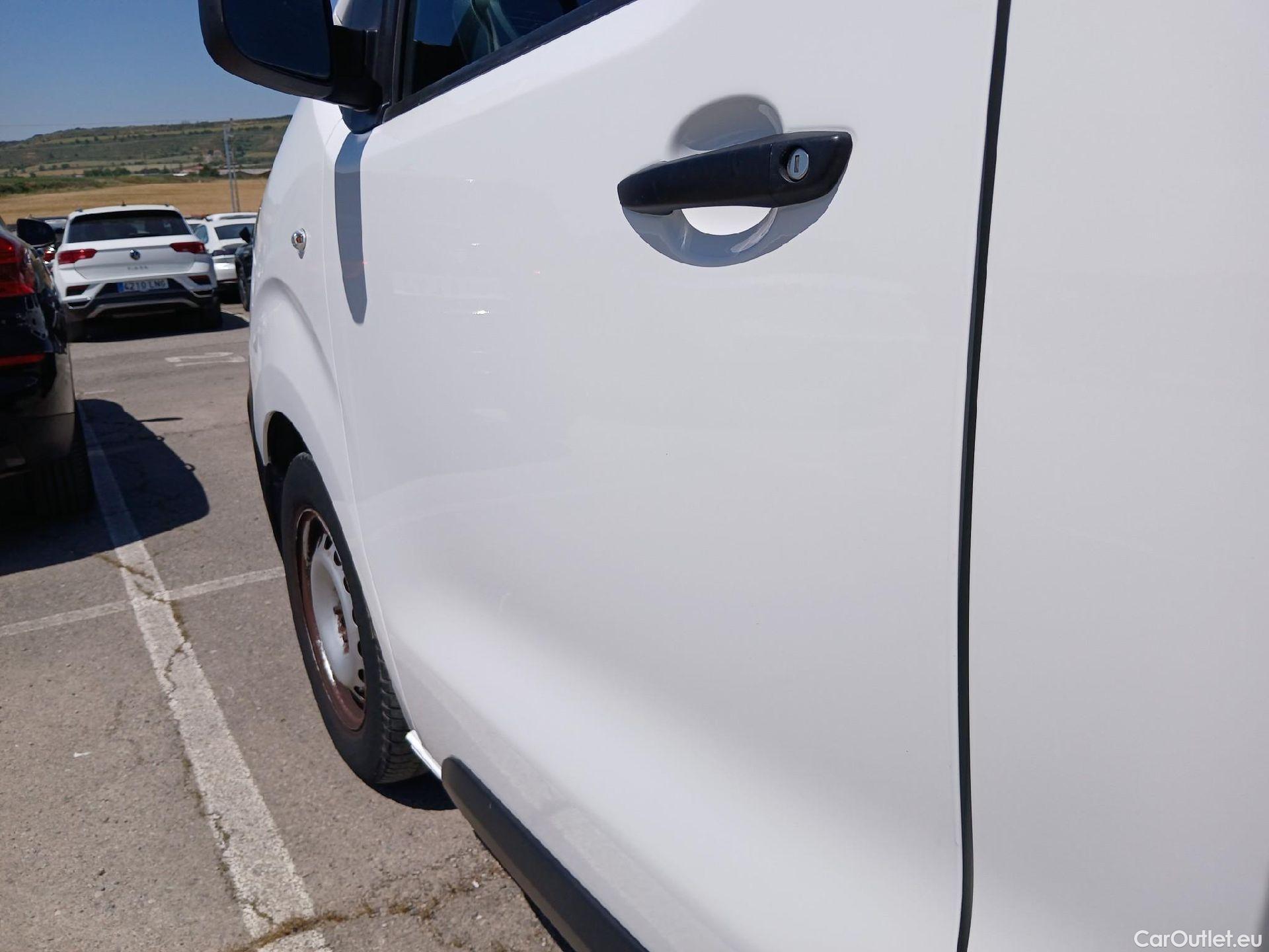  Opel  Vivaro OPEL  / 2019 / 4P / furgón 1.5 Diésel 74kW (100CV) M Std Express (AC) #37