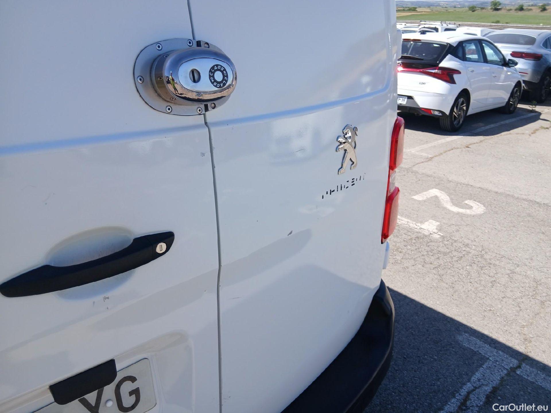  Peugeot  Expert PEUGEOT  / 2016 / 4P / furgón Furgón Premium 1.5 BlueHDi 120 Standard #31