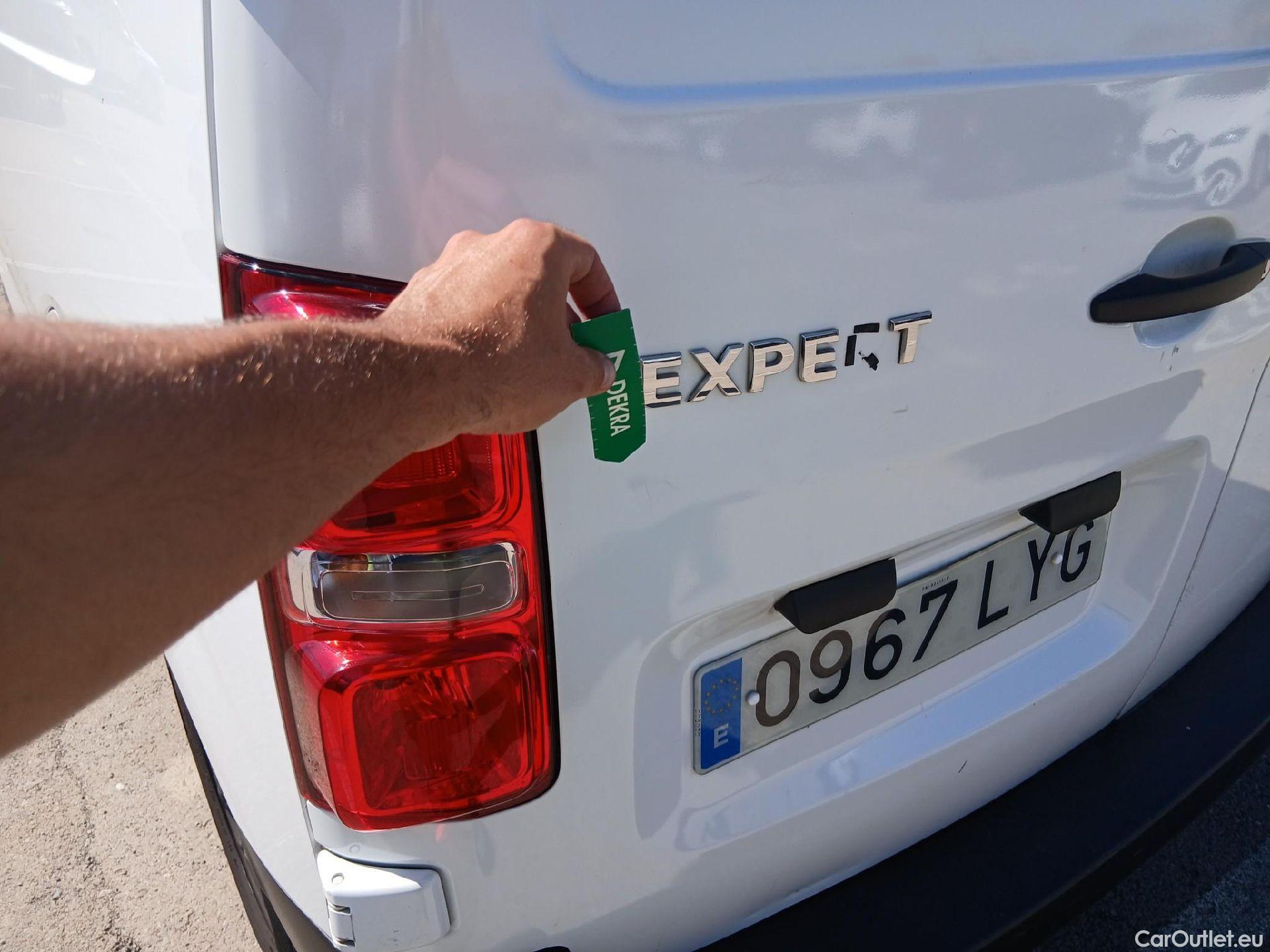  Peugeot  Expert PEUGEOT  / 2016 / 4P / furgón Furgón Premium 1.5 BlueHDi 120 Standard #28