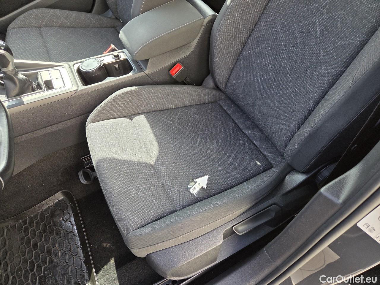  Volkswagen  Golf  Life 1.0 TSI #63