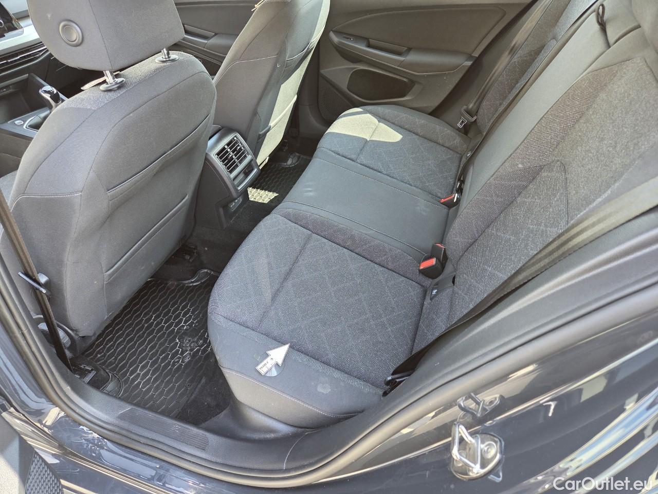  Volkswagen  Golf  Life 1.0 TSI #61