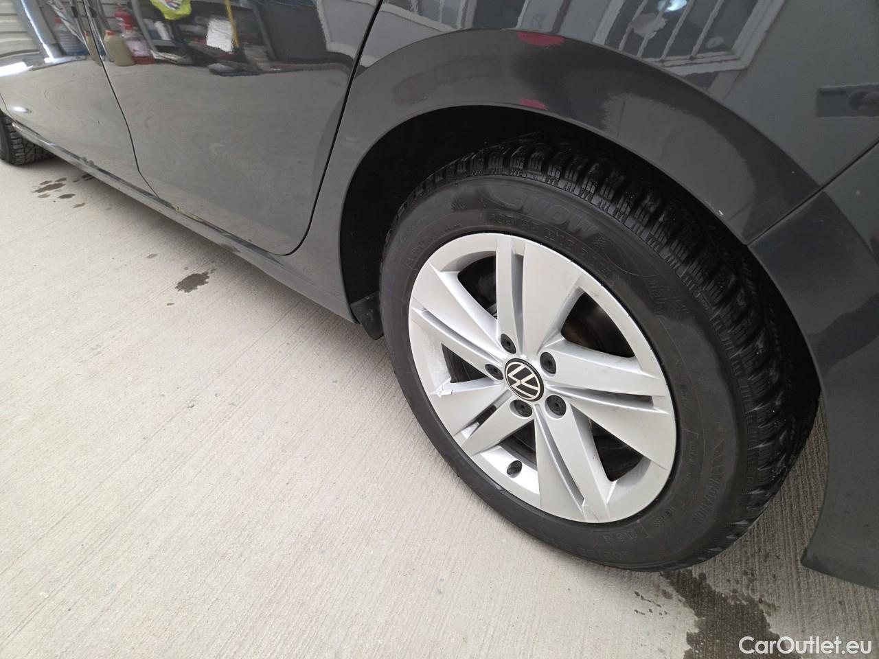  Volkswagen  Golf  Life 1.0 TSI #32