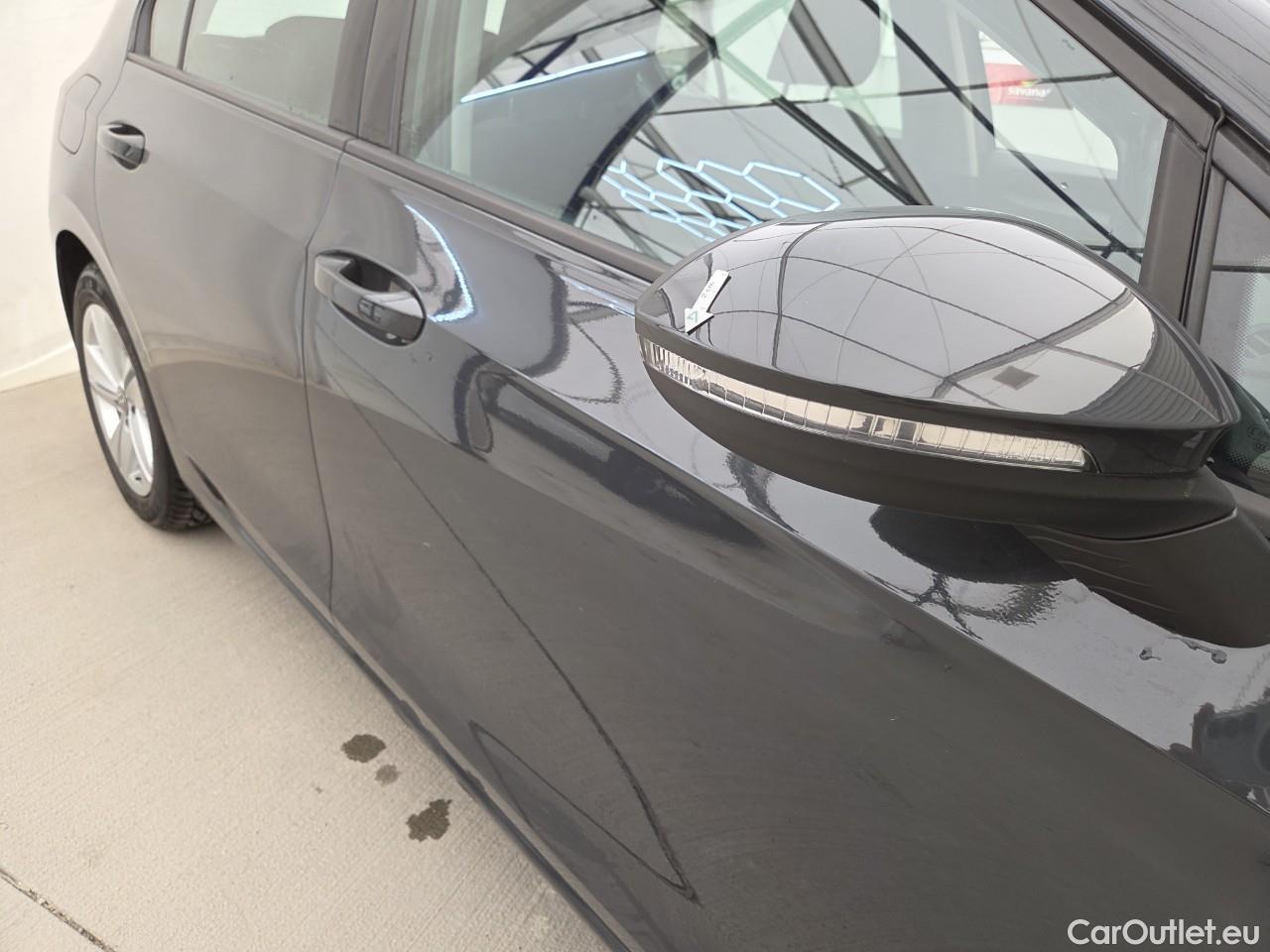  Volkswagen  Golf  Life 1.0 TSI #24