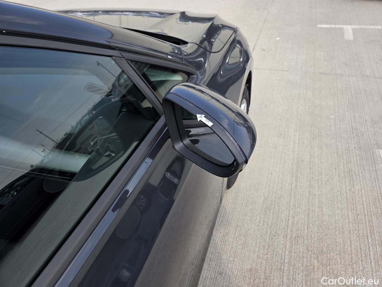  Volkswagen  Golf  Life 1.0 TSI #25