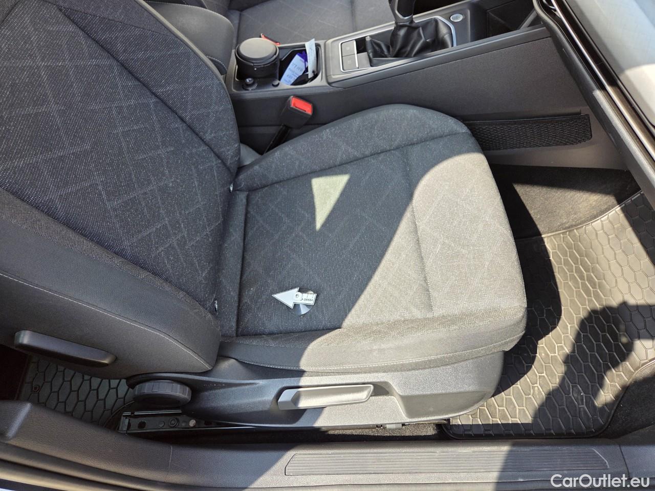  Volkswagen  Golf  Life 1.0 TSI #57