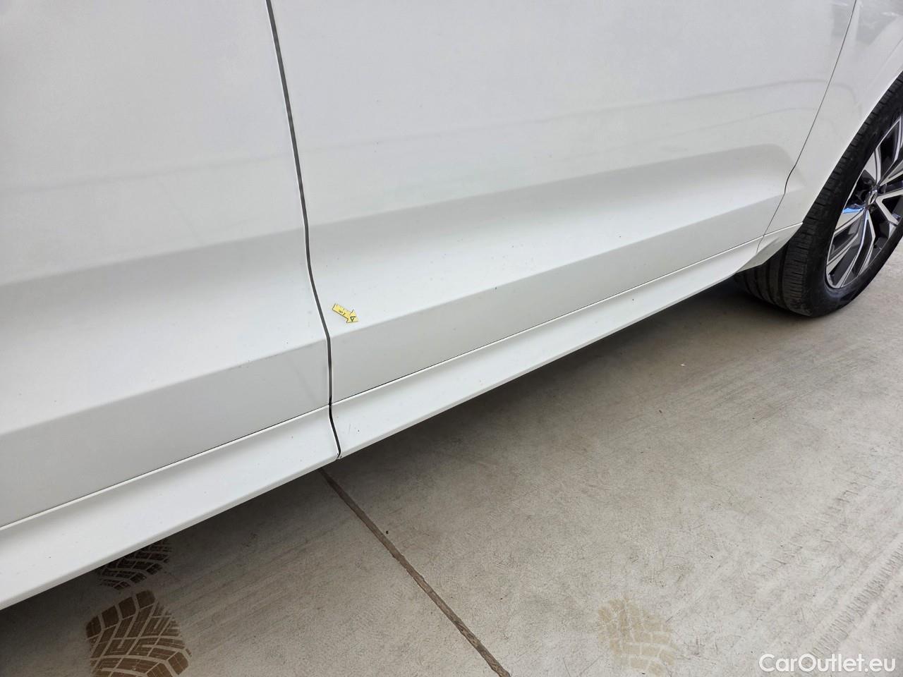  Volvo  XC60 2.0 B4 D 197CP Momentum Pro AT8 AWD #28