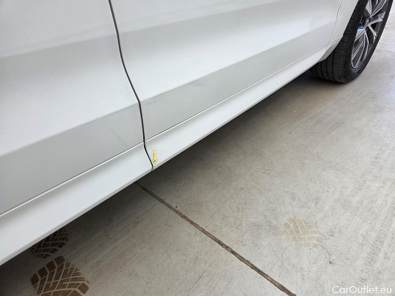  Volvo  XC60 2.0 B4 D 197CP Momentum Pro AT8 AWD #26