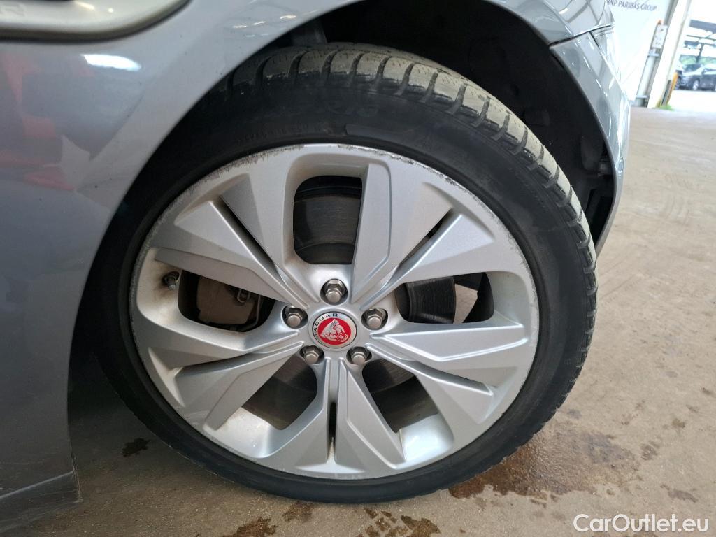  Jaguar  XF JAGUAR XE / 2019 / 4P / Berline D180 S STANDARD AUTO #16