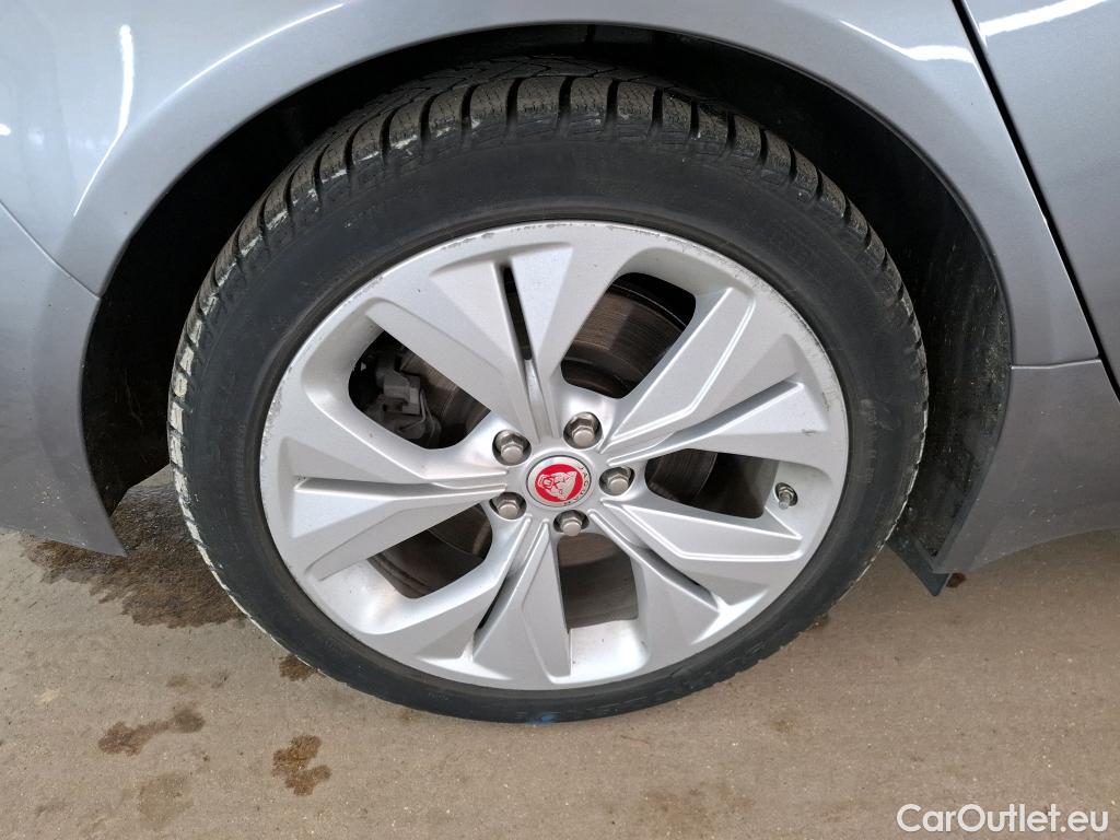  Jaguar  XF JAGUAR XE / 2019 / 4P / Berline D180 S STANDARD AUTO #20