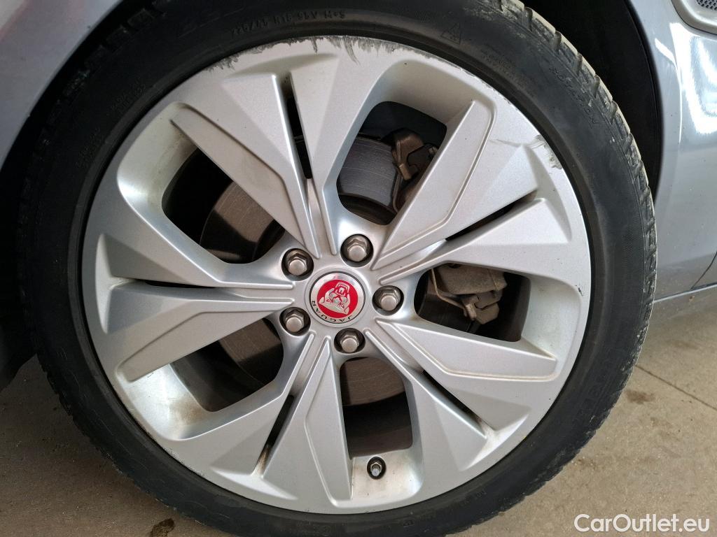 Jaguar  XF JAGUAR XE / 2019 / 4P / Berline D180 S STANDARD AUTO #27