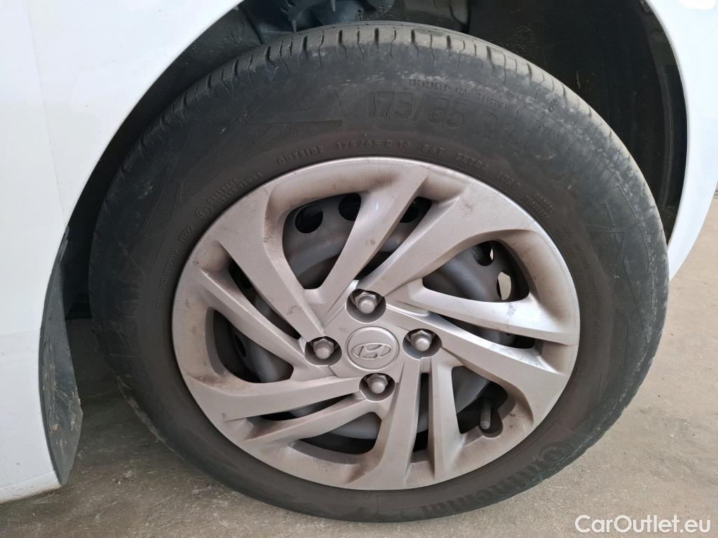  Hyundai  i10  Intuitive 1.0 65CV BVM5 E6d #4