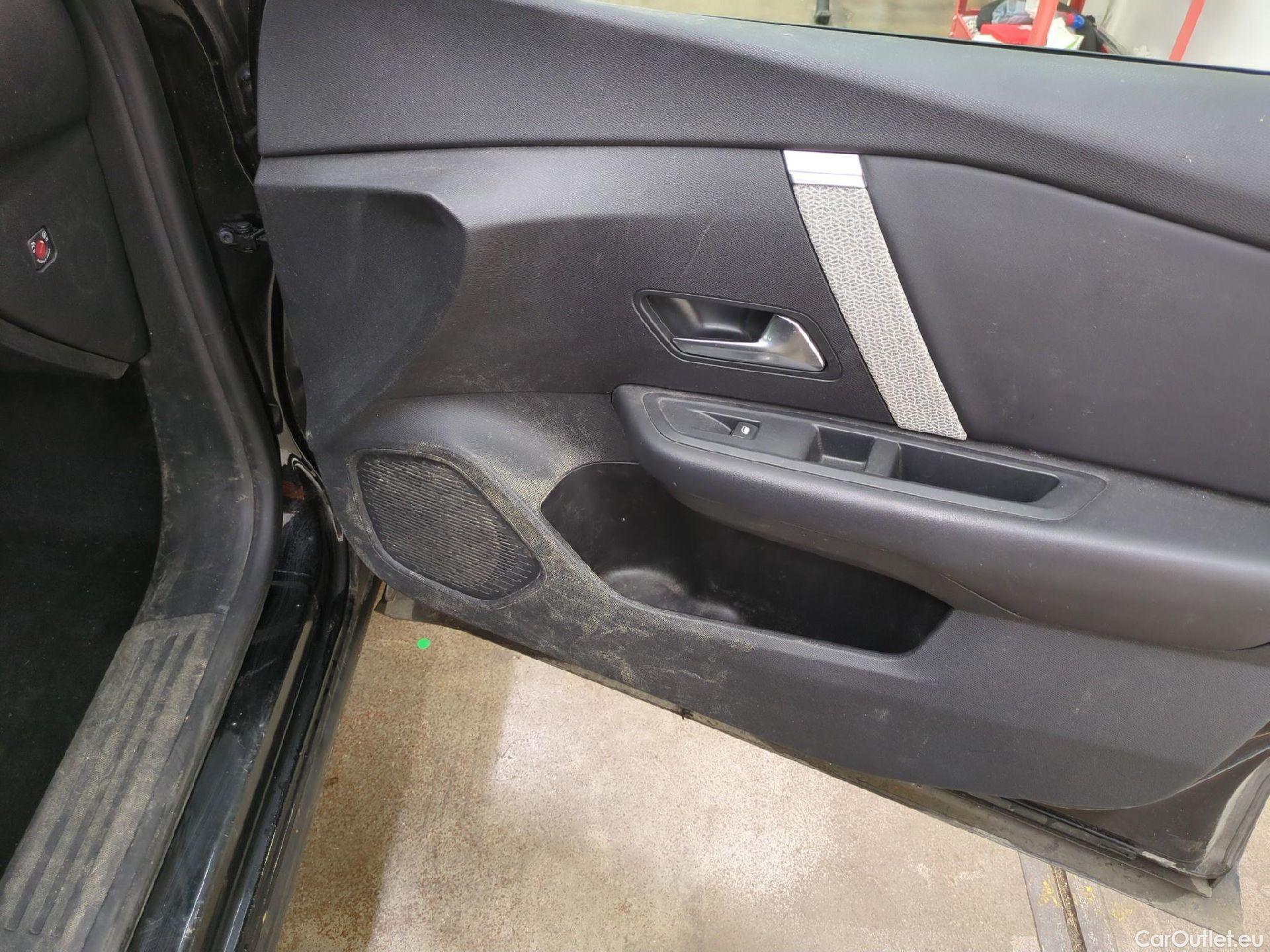  Citroen  C4 CITROEN  X / 2022 / 4P / Berline PureTech 130 S&S EAT8 Feel Pack #5