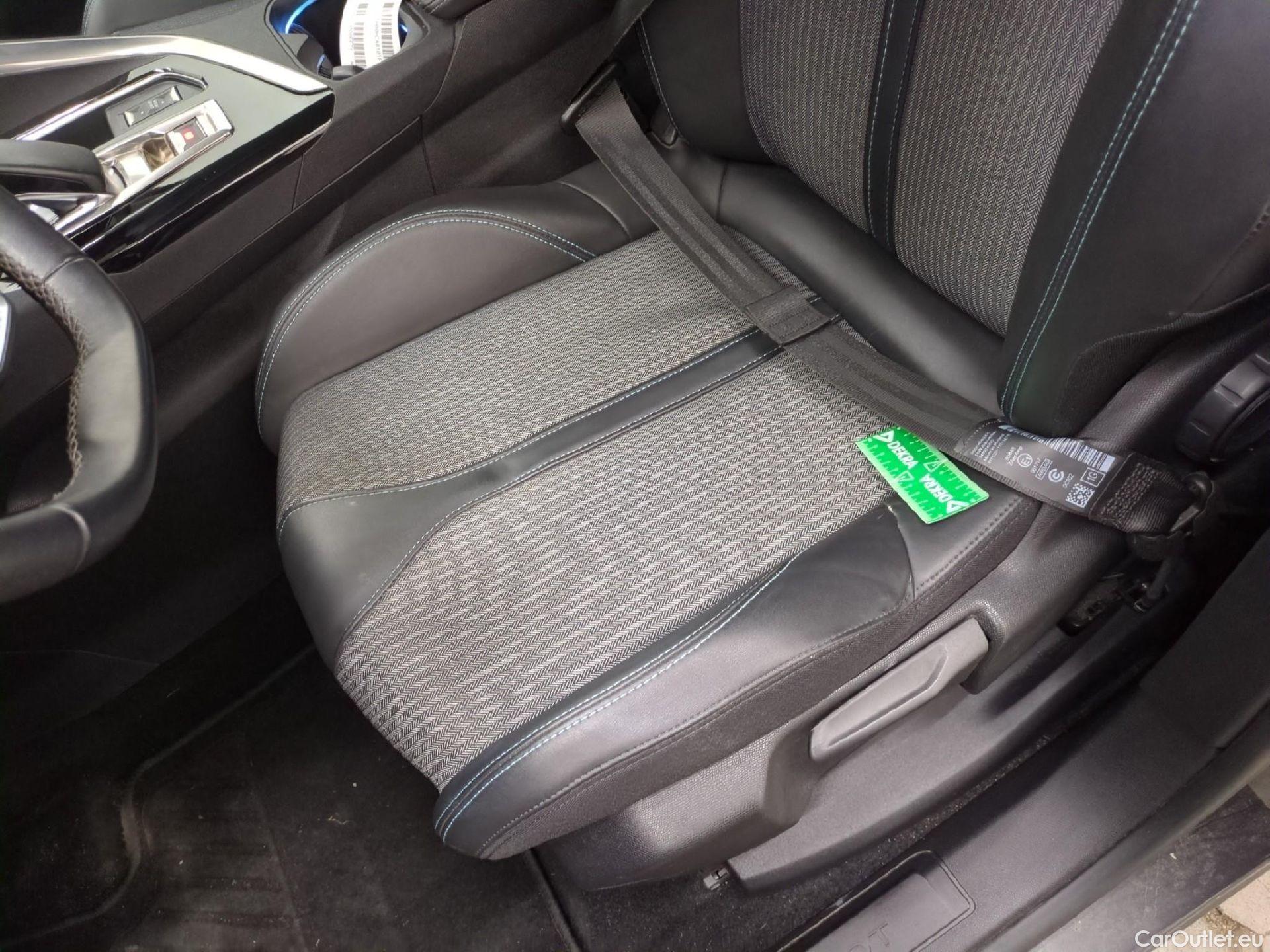  Peugeot  3008 PEUGEOT  / 2020 / 5P / SUV 1.6 HYBRID 225 E-EAT8 Allure Pack #2