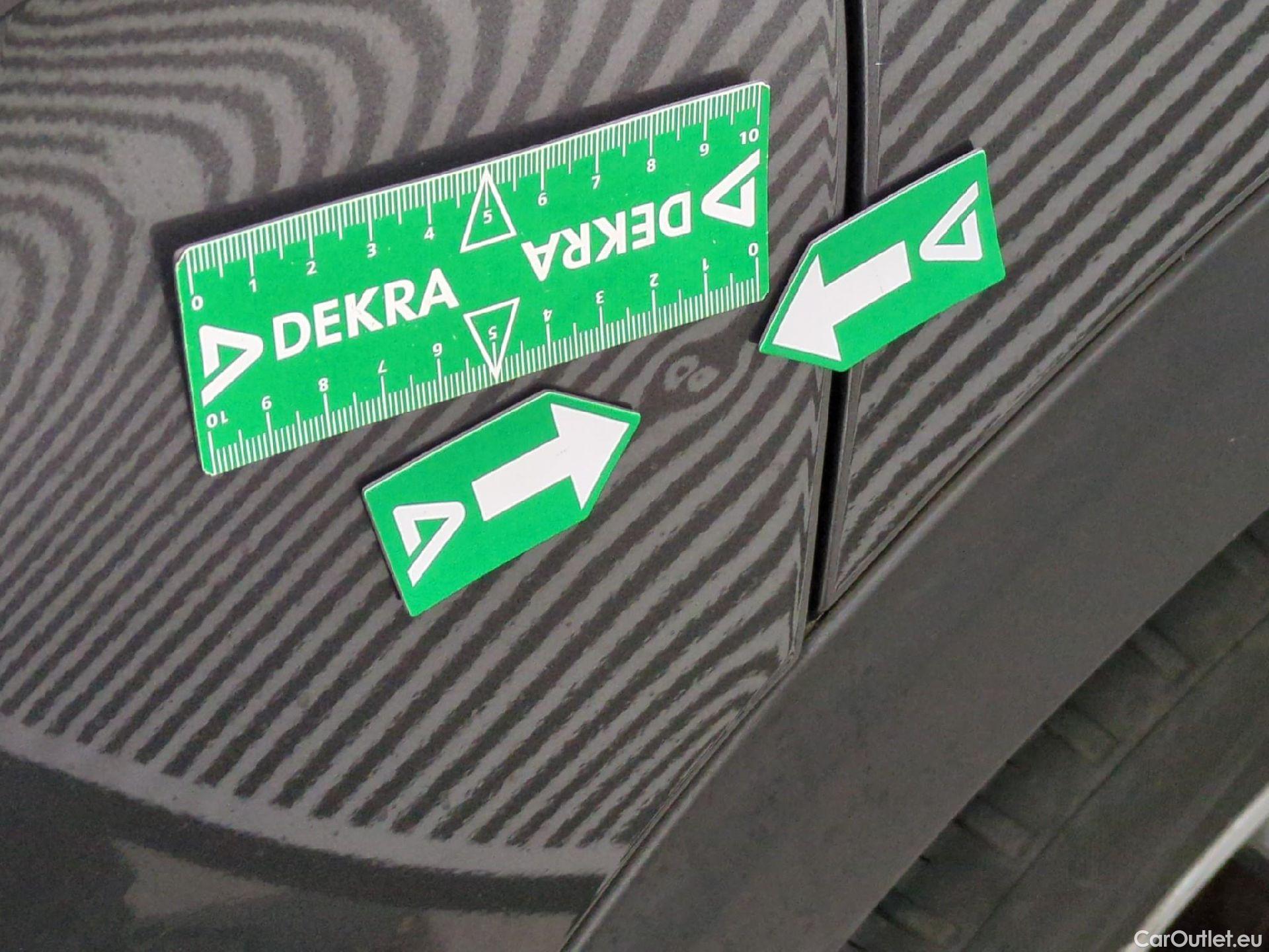  Peugeot  3008 PEUGEOT  / 2020 / 5P / SUV 1.6 HYBRID 225 E-EAT8 Allure Pack #21