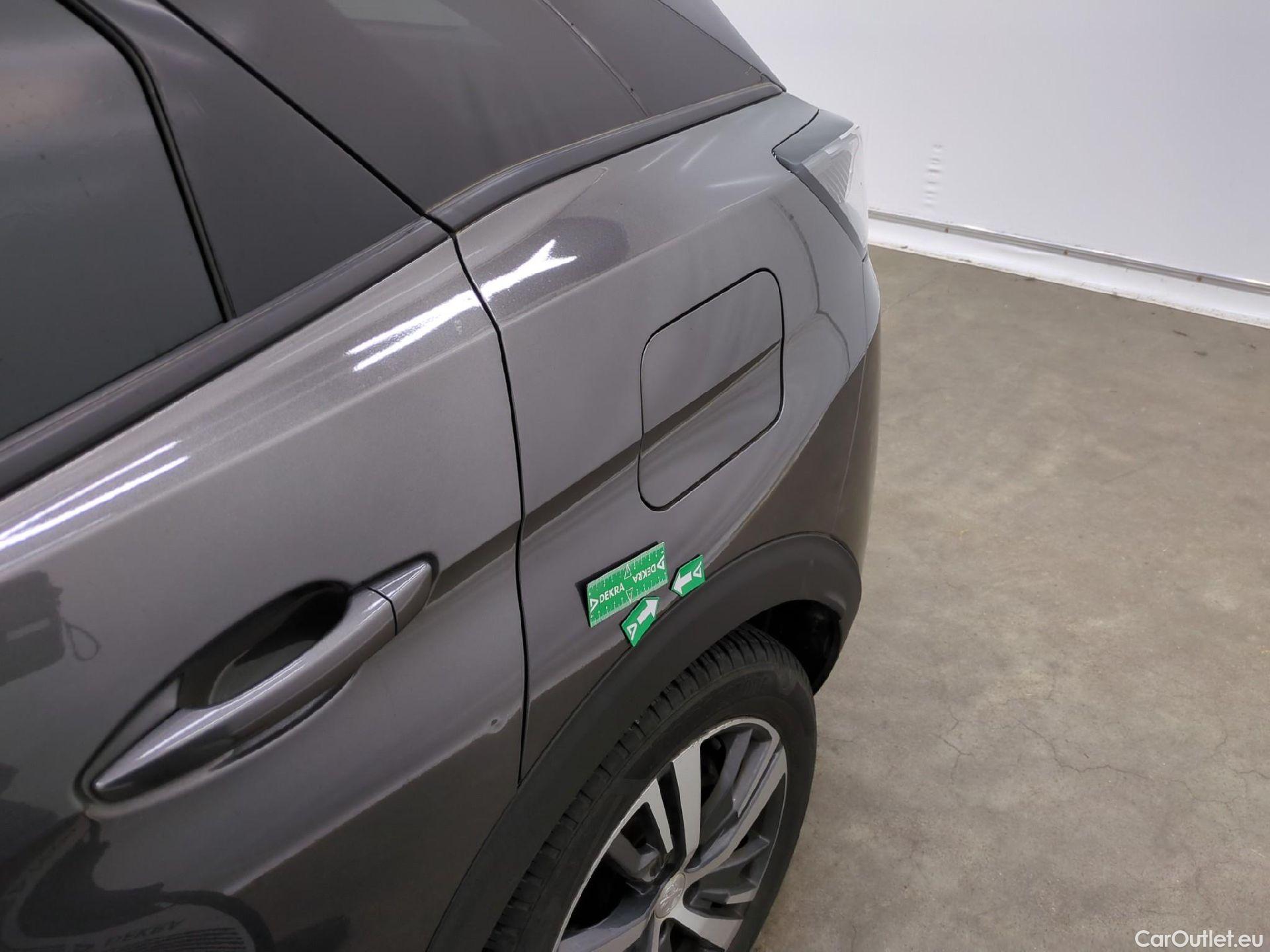  Peugeot  3008 PEUGEOT  / 2020 / 5P / SUV 1.6 HYBRID 225 E-EAT8 Allure Pack #23