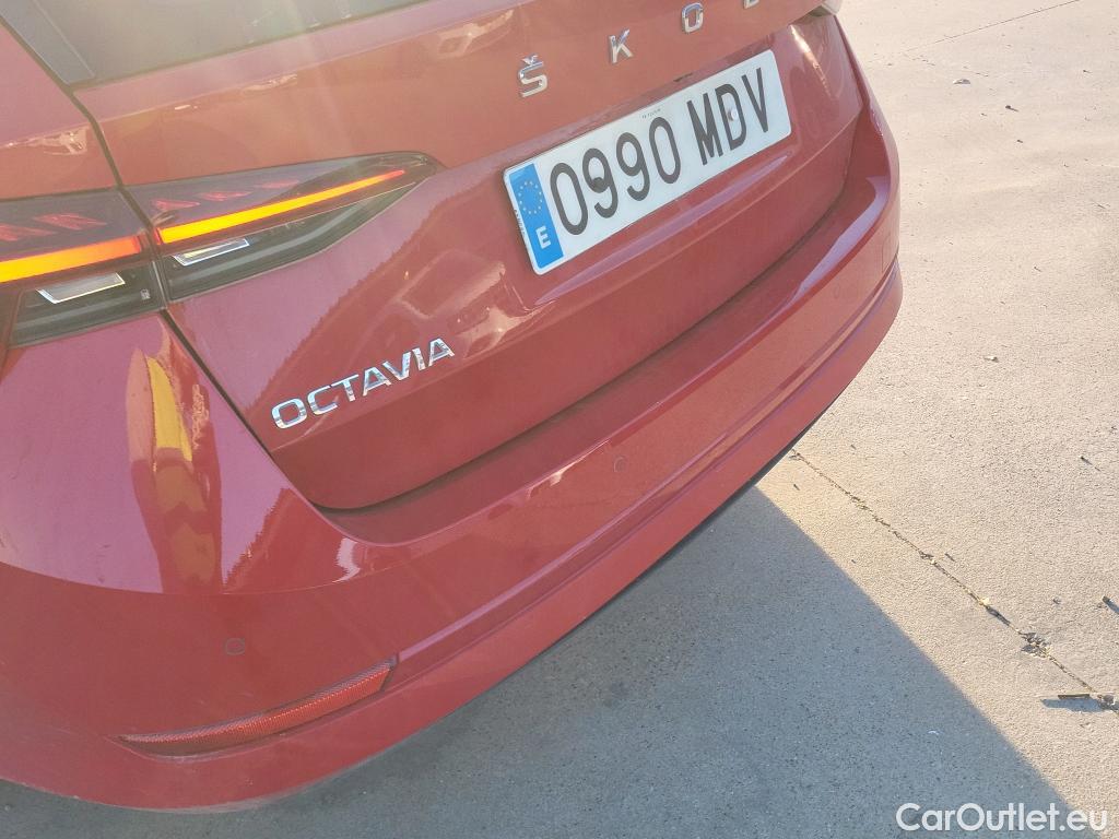  Skoda  Octavia SKODA  / 2020 / 5P / familiar Combi 2.0 TDI 85kW(115CV) Man Ambition #17