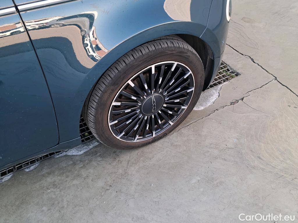  Fiat  500 FIAT  / 2020 / 4P / berlina con portón laPrima 3+1 320km 85kW (118CV)(SP)(SL) #9