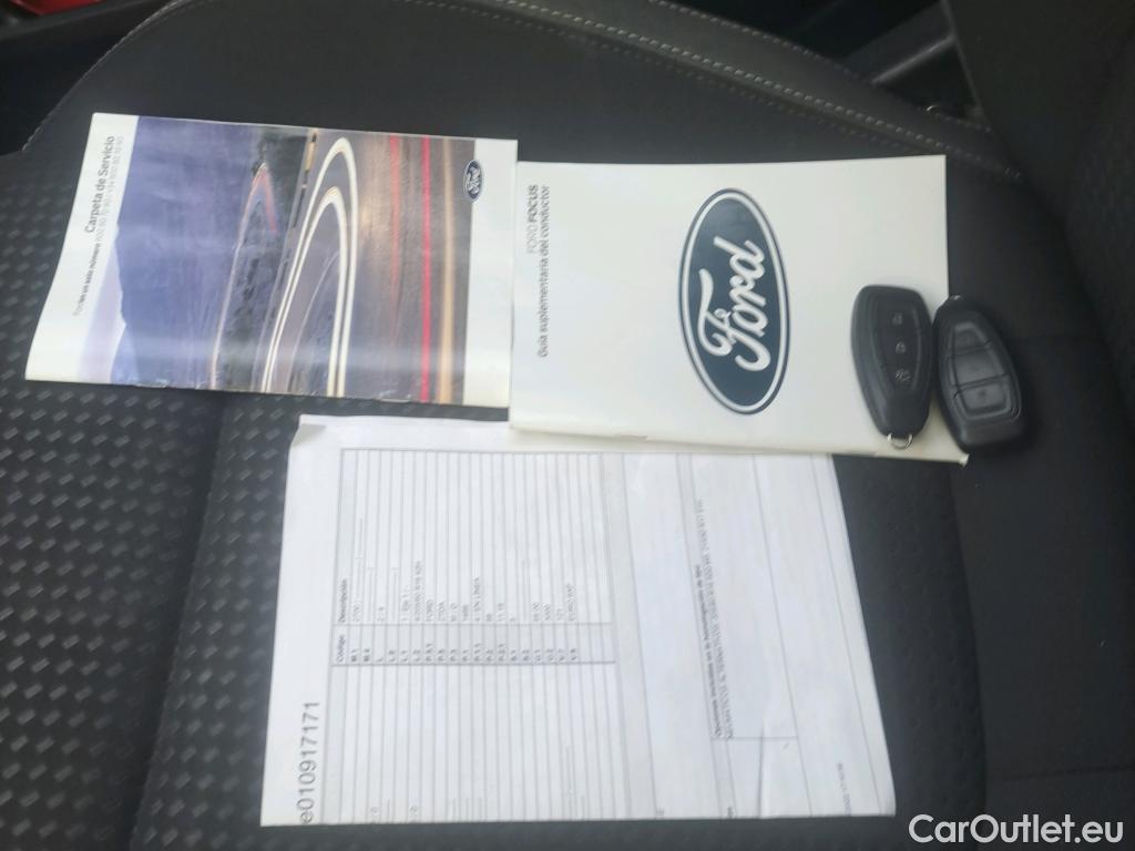  Ford  Focus FORD  / 2018 / 5P / berlina con portón 1.5 Ecoblue 88kW Trend+ Auto #14