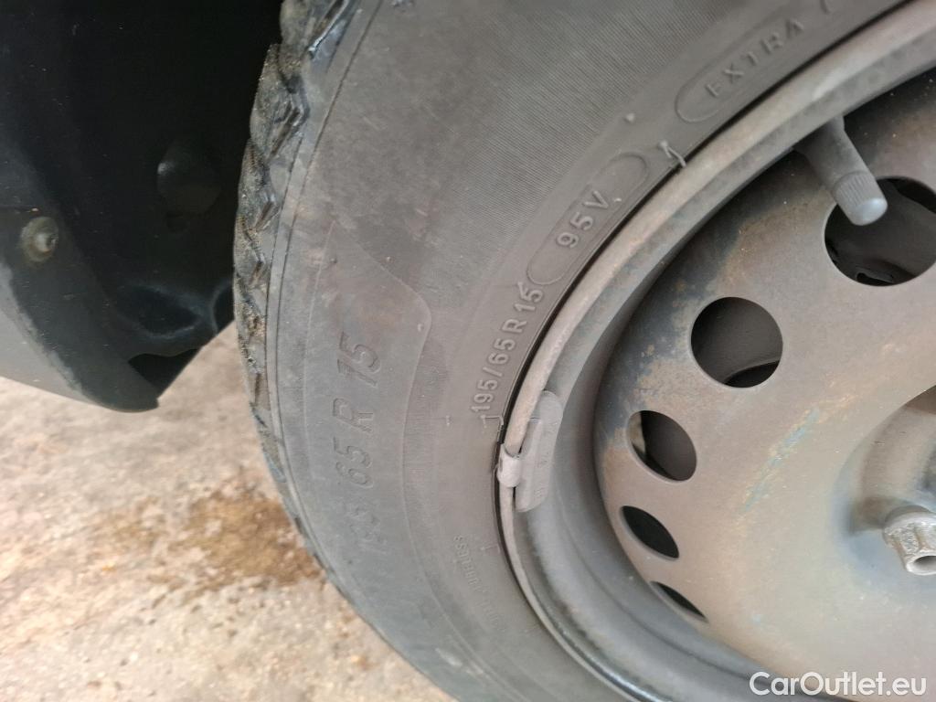  Renault  Kangoo  Express Extra (Série Spéciale) 1.5 dCi 75CV BVM5 E5 #36