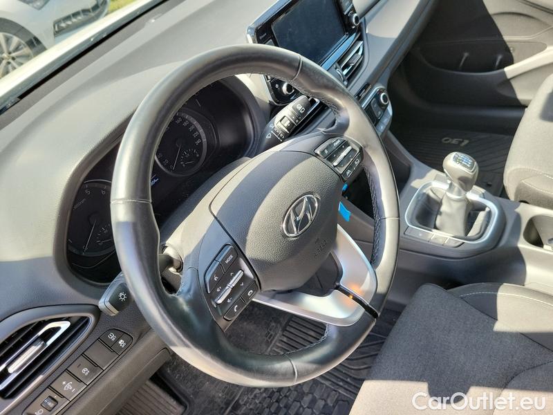  Hyundai  i30   cw (PD)(2017->)  1.5 T-GDI M.Hyb Smart kom. #9