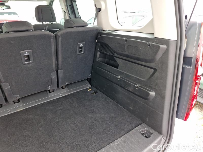  Opel  Combo  Life (E)  (2018) C.Life 1.5CDTI 75 Edition Plus #8
