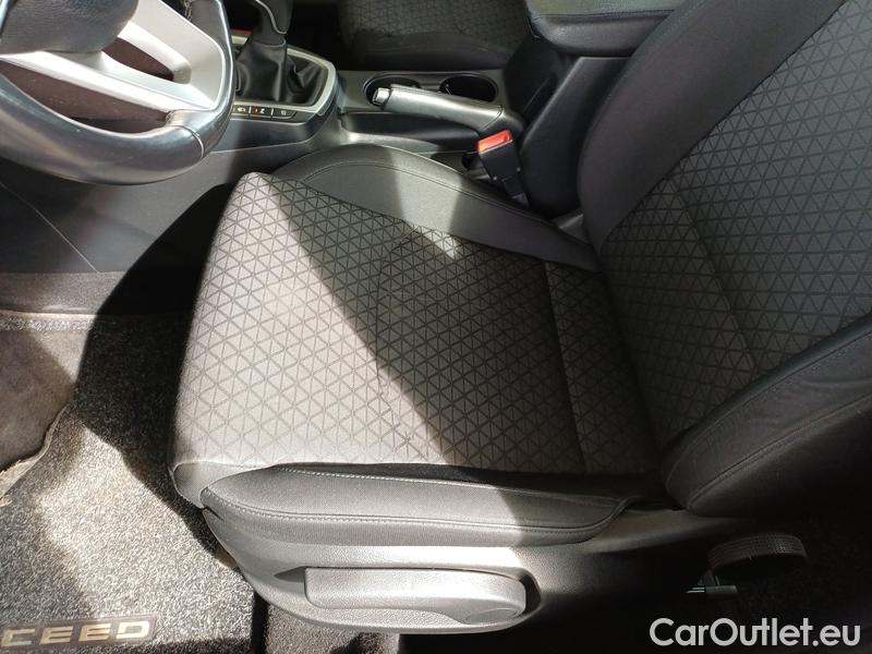  KIA  Cee'd Ceed  (CD) (2018->) Ceed SW 1.5 T-GDI 118 Spin 5d #3