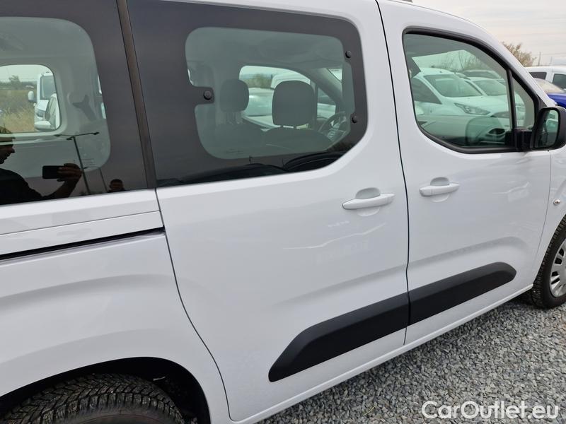  Opel  Combo  Life (E)  (2018) C.Life 1.5CDTI 75 Edition Plus #22
