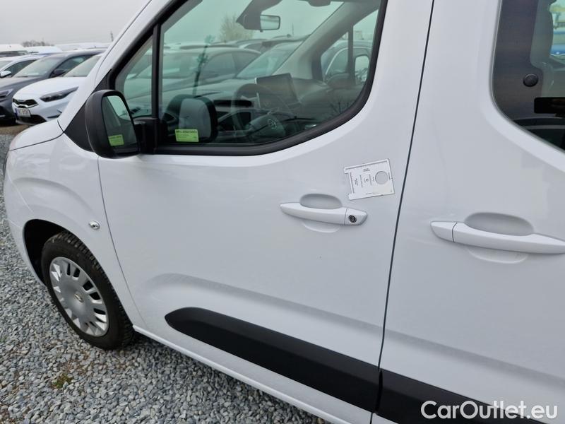  Opel  Combo  Life (E)  (2018) C.Life 1.5CDTI 75 Edition Plus #12