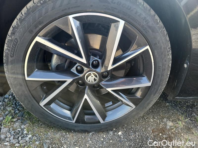  Skoda  Superb  Combi (3V5)(2015) Su.c.2.0TDI 147 4x4 SptL.Aut #4