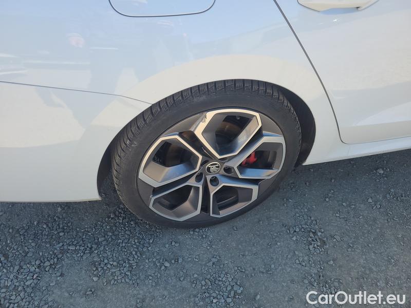 Skoda  Octavia  Combi (NX3)(2020) Oct.Combi 2.0TSI 180 RS AT #9