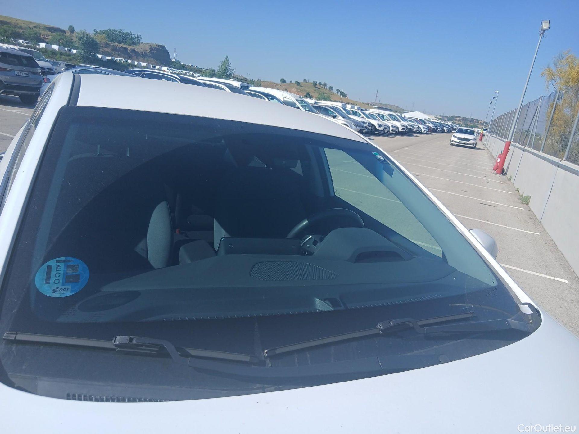  Hyundai   Ioniq HYUNDAI / 2019 / 5P / berlina con portón 1.6 GDI HEV Tecno DCT #16